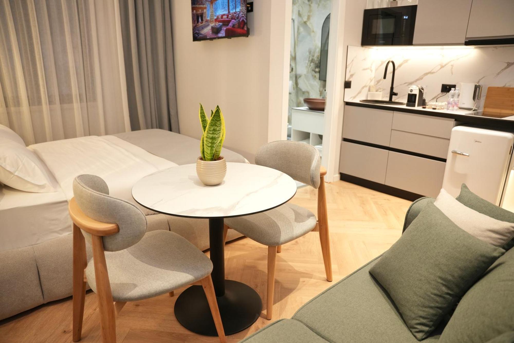 Nea Deluxe Apart-Hotel Тирана Екстер'єр фото