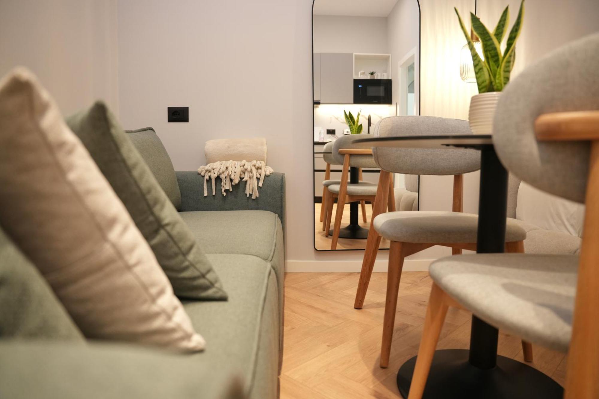 Nea Deluxe Apart-Hotel Тирана Екстер'єр фото