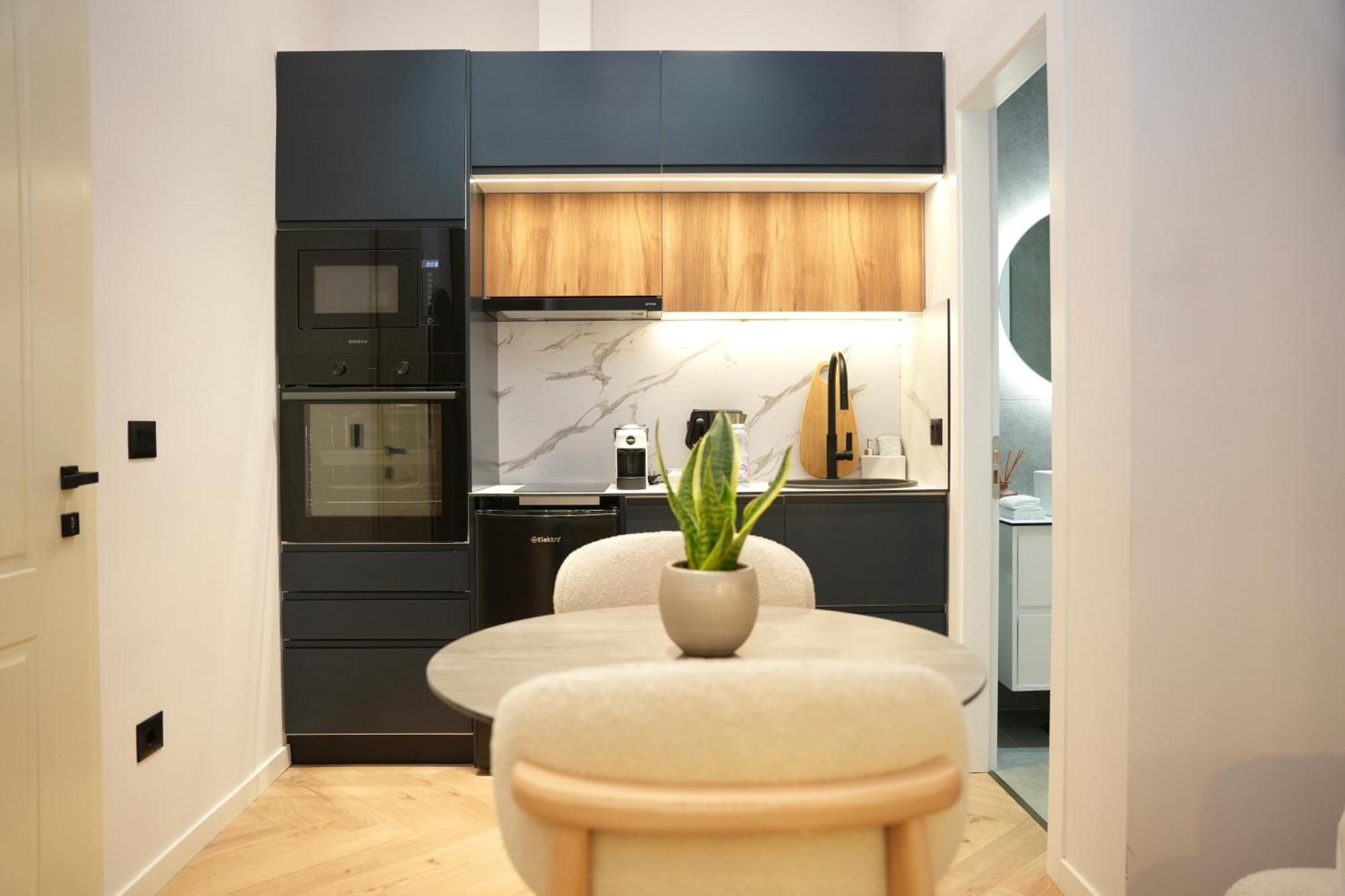 Nea Deluxe Apart-Hotel Тирана Екстер'єр фото