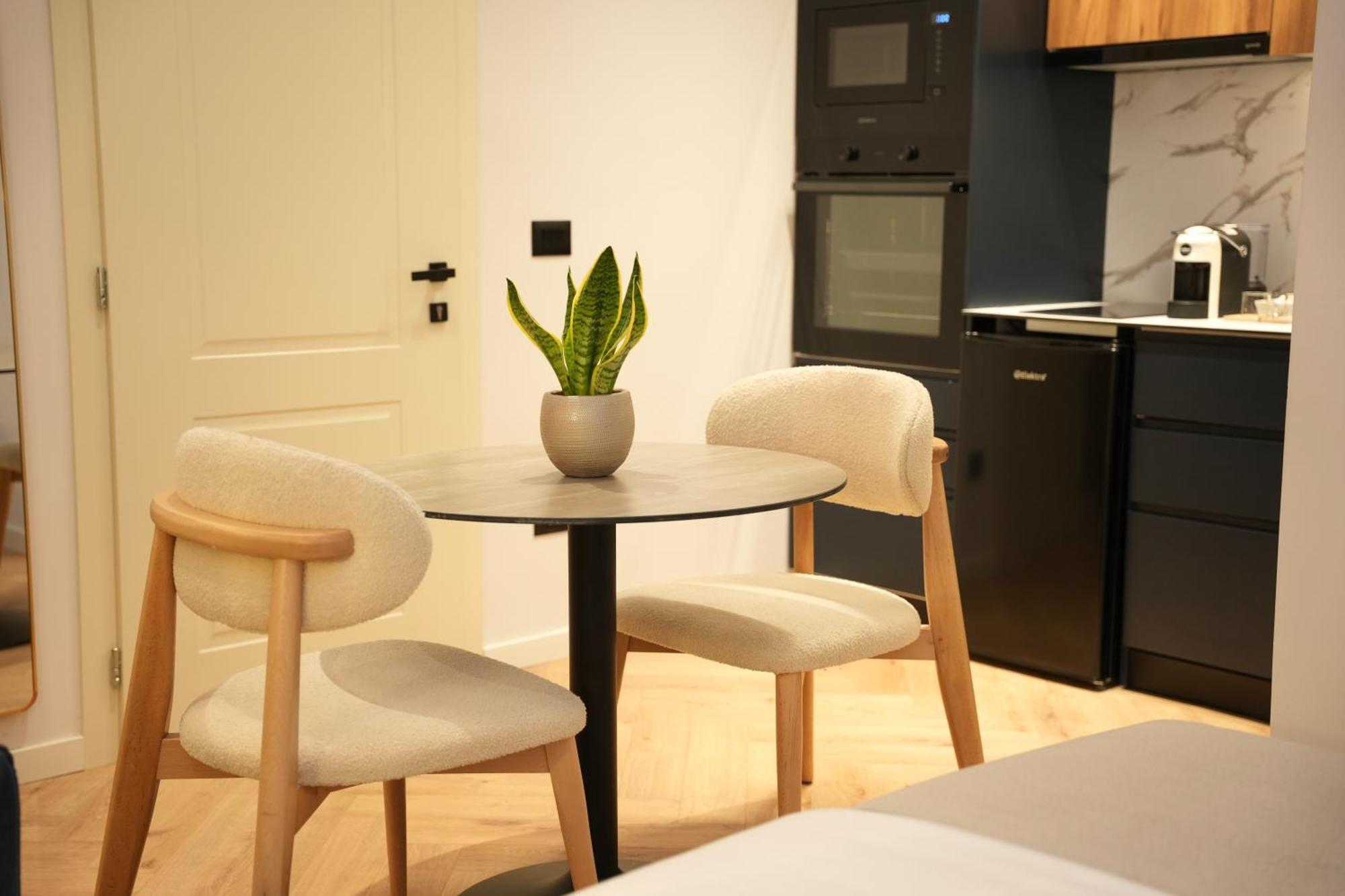 Nea Deluxe Apart-Hotel Тирана Екстер'єр фото