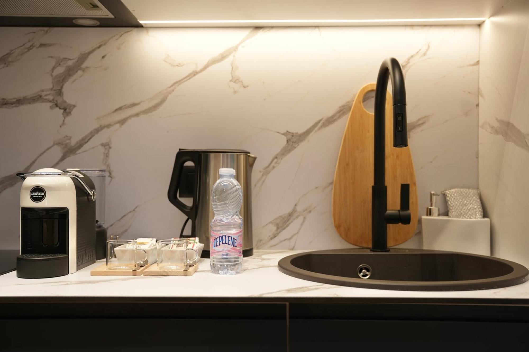 Nea Deluxe Apart-Hotel Тирана Екстер'єр фото