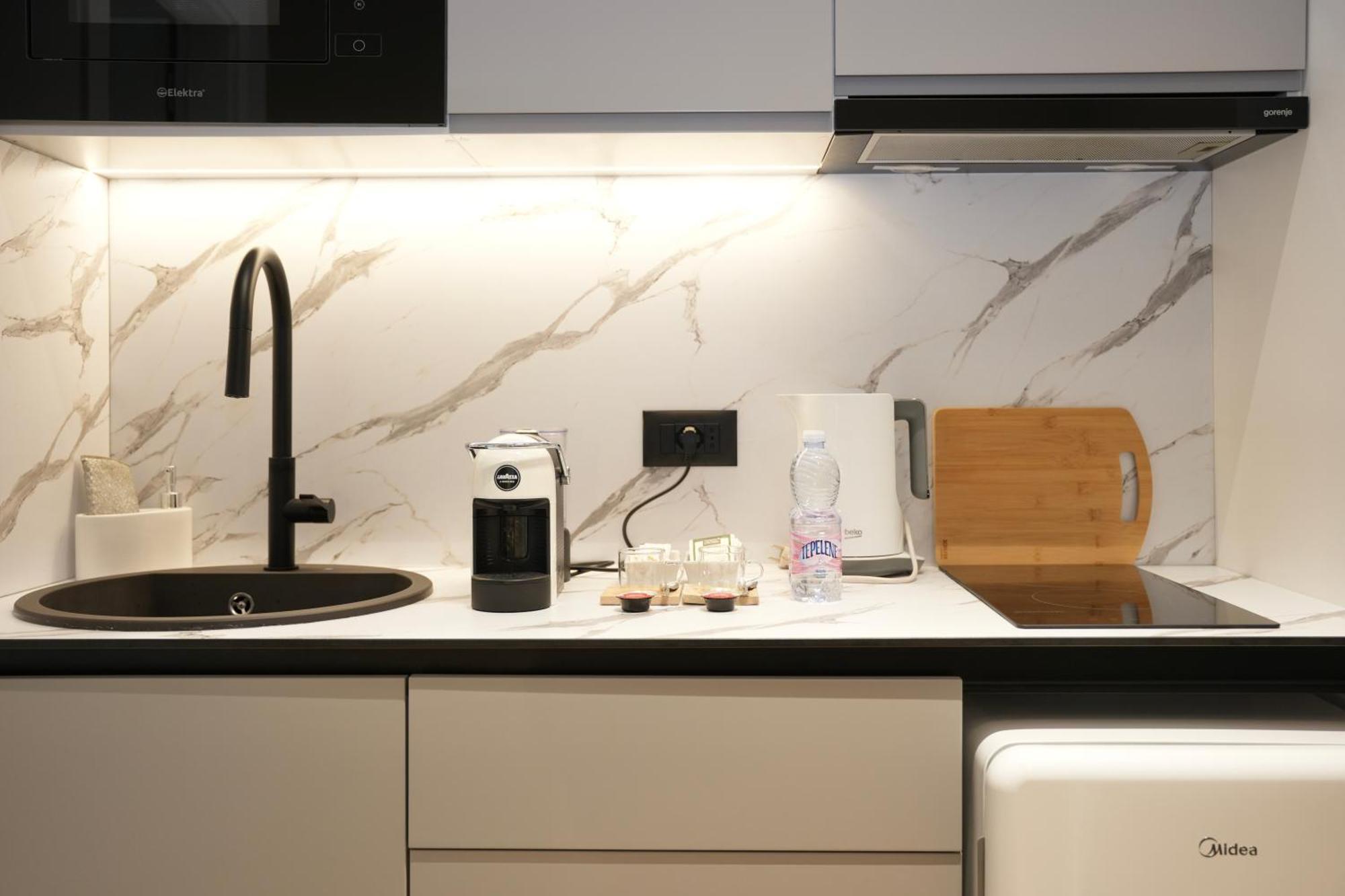 Nea Deluxe Apart-Hotel Тирана Екстер'єр фото