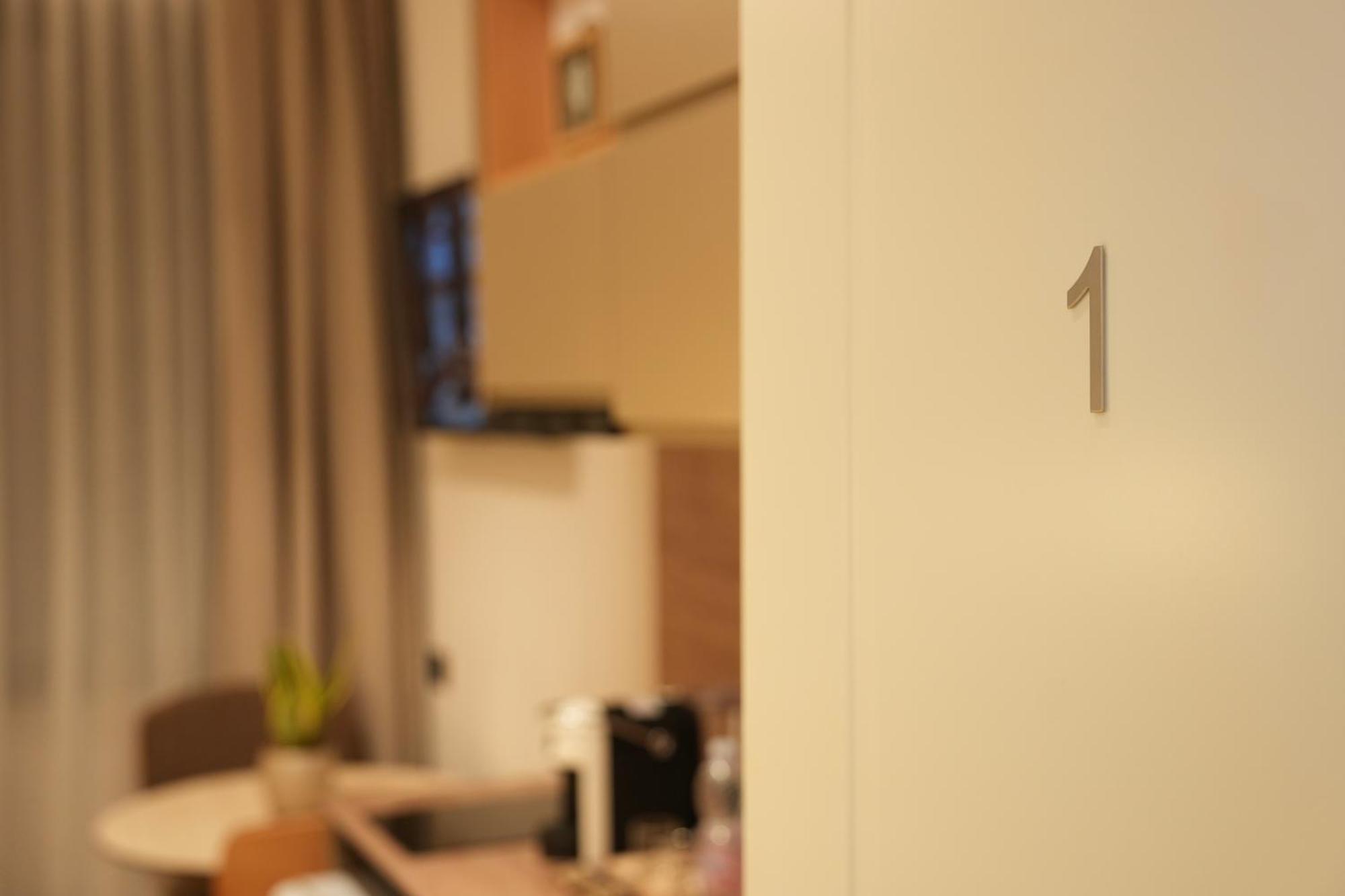 Nea Deluxe Apart-Hotel Тирана Екстер'єр фото